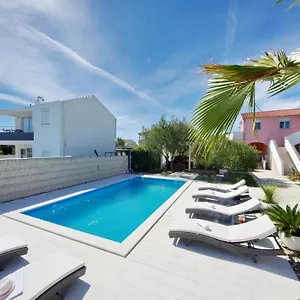Emili Apartment